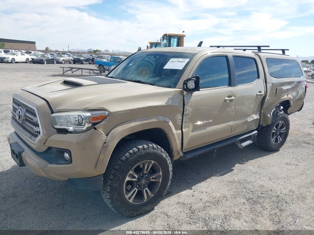 2016 Toyota TACOMA TRD SPORT photo 2
