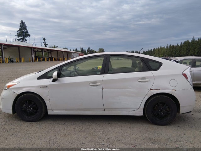 صورة 6 لـ 2012 Toyota PRIUS TWO