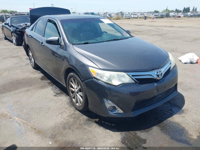 2013 Toyota CAMRY XLE photo 1