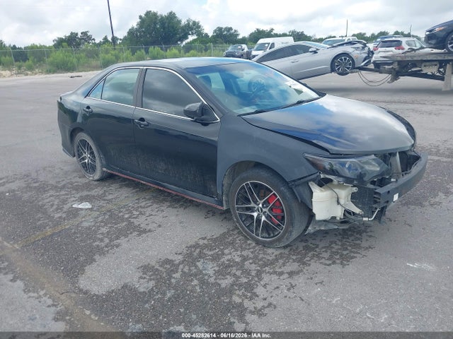 2014 TOYOTA CAMRY SE