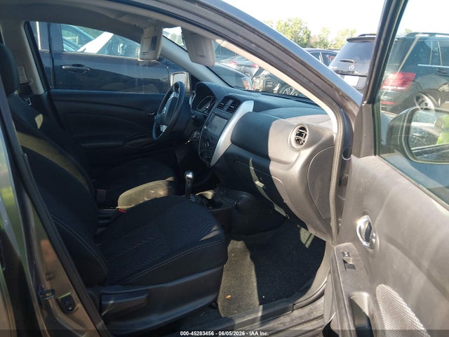 2019 Nissan VERSA 1.6 SV 照片 5