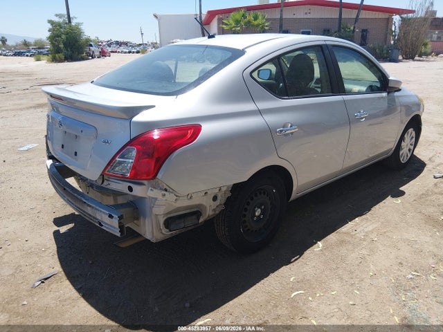 2019 Nissan VERSA 1.6 SV 照片 4