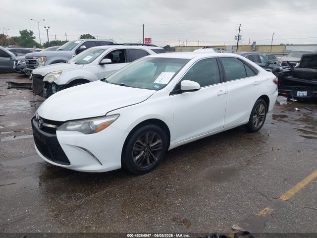 2016 Toyota CAMRY SE — фото 2