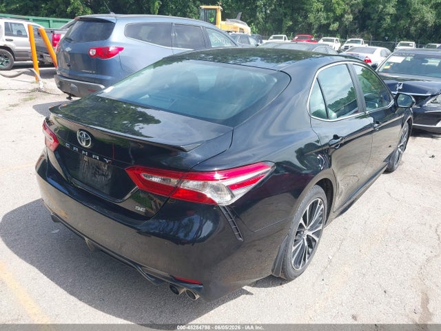 2018 Toyota CAMRY SE photo 4