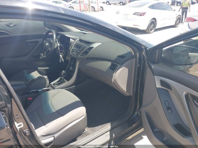 صورة 5 لـ 2015 Hyundai ELANTRA SE
