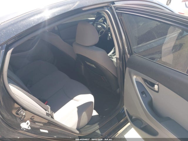 صورة 8 لـ 2015 Hyundai ELANTRA SE