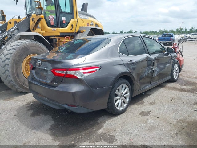 2018 Toyota CAMRY LE photo 4