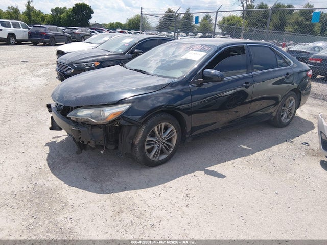 2016 Toyota CAMRY SE photo 2