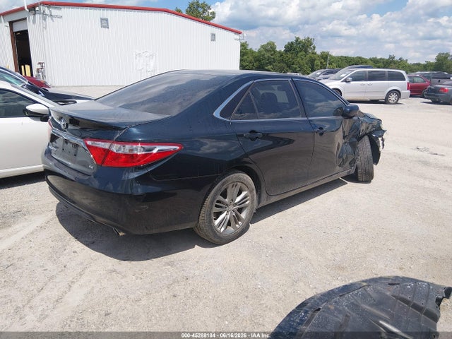 2016 Toyota CAMRY SE photo 4