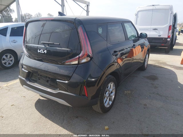 2023 KIA SOUL LX photo 4