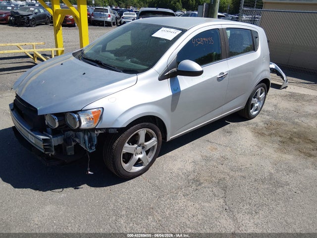 2015 Chevrolet SONIC LTZ AUTO 照片 2