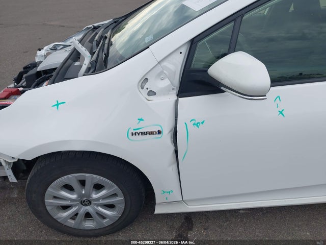 2021 Toyota PRIUS LE thumbnail 18