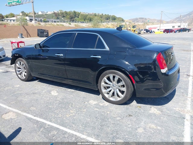 2015 Chrysler 300C — миниатюра 14
