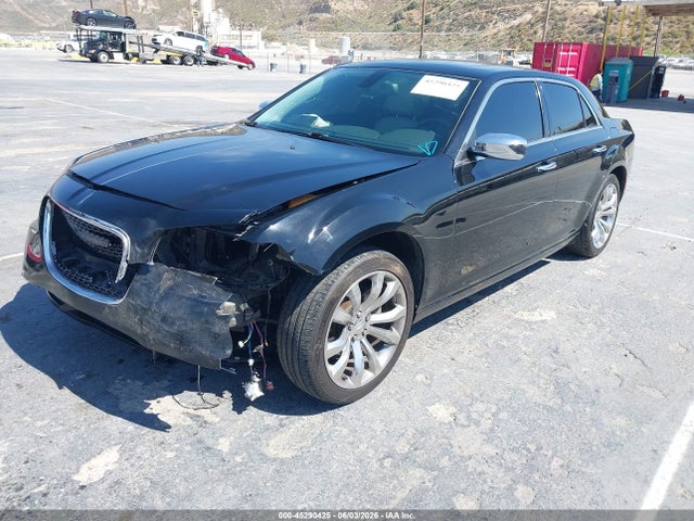 2015 Chrysler 300C — фото 2