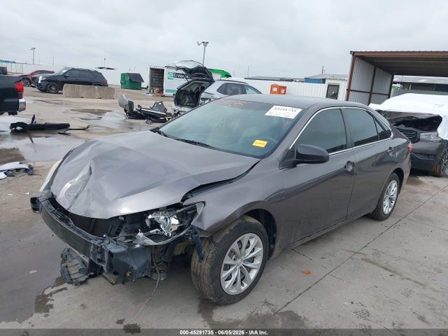 2015 Toyota CAMRY LE photo 2