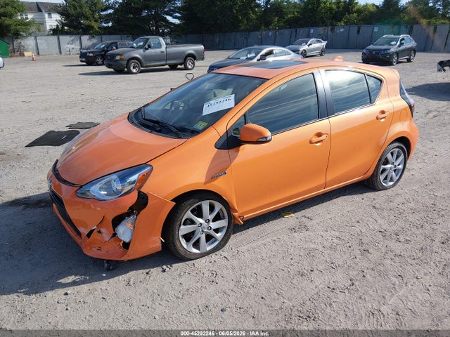 2015 Toyota PRIUS C FOUR photo 2