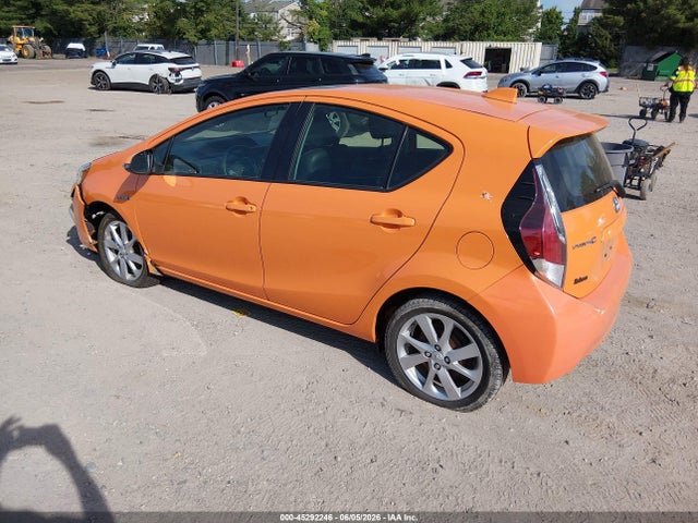 2015 Toyota PRIUS C FOUR photo 3