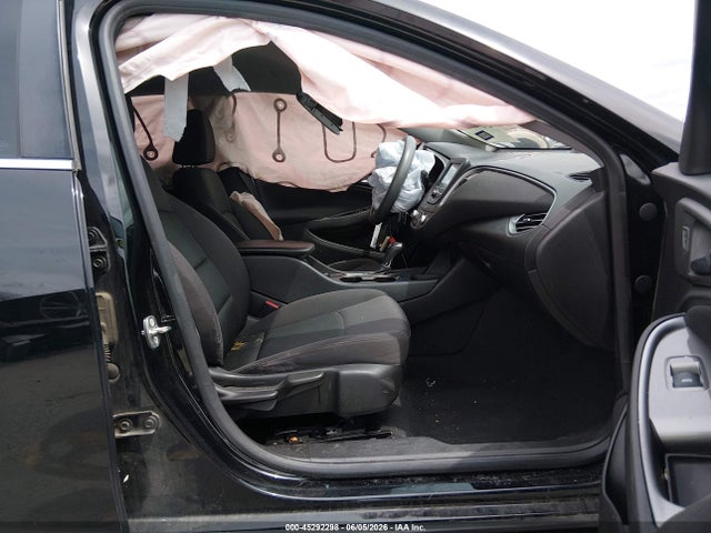 2017 Chevrolet MALIBU LS photo 5