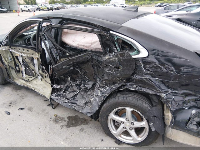 2017 Chevrolet MALIBU LS photo 6