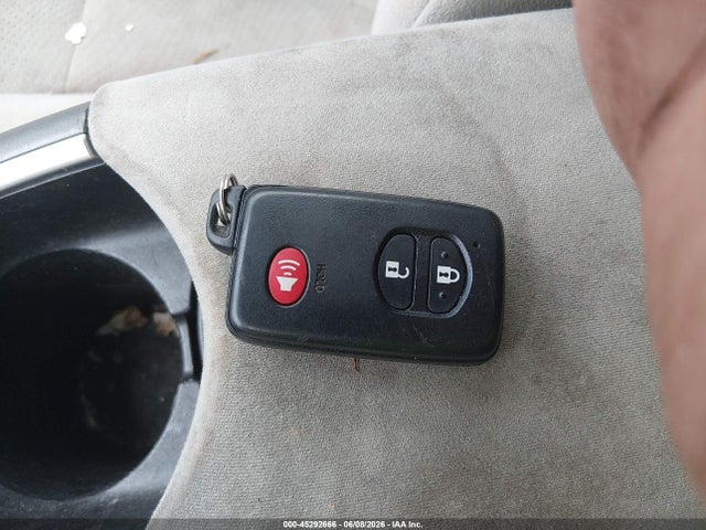 2014 Toyota PRIUS — миниатюра 11