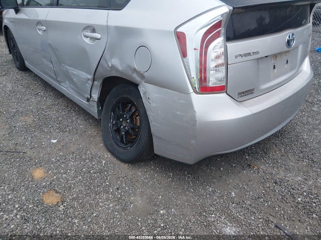 صورة 6 لـ 2014 Toyota PRIUS