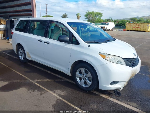 2014 TOYOTA SIENNA L V6 7 PASSENGER