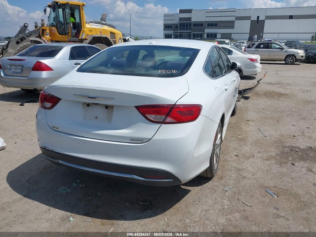 2015 Chrysler 200 LIMITED photo 4