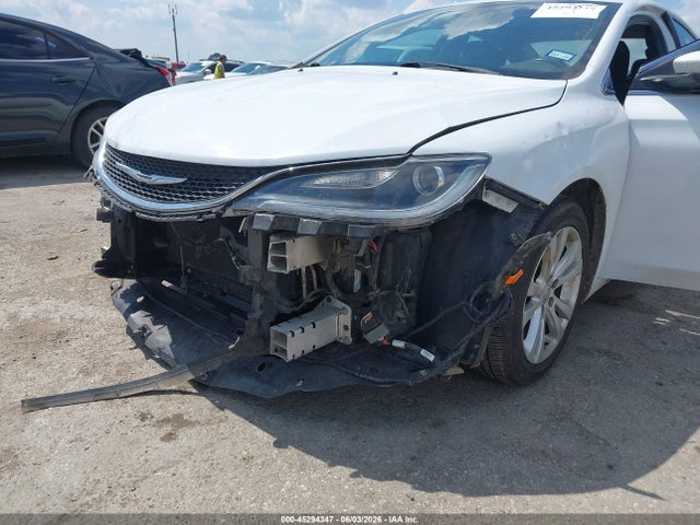 2015 Chrysler 200 LIMITED photo 6
