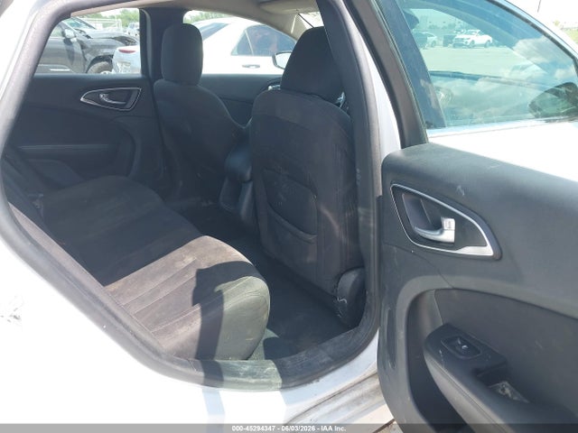 2015 Chrysler 200 LIMITED photo 8