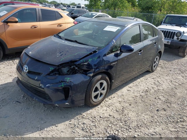 2014 Toyota PRIUS FOUR photo 2