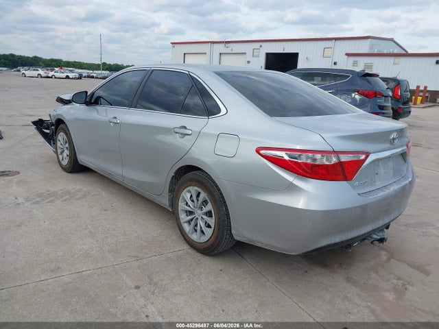 2015 Toyota CAMRY LE photo 3