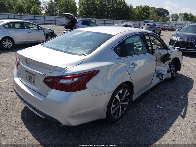 2017 Nissan ALTIMA 2.5 SR thumbnail 4