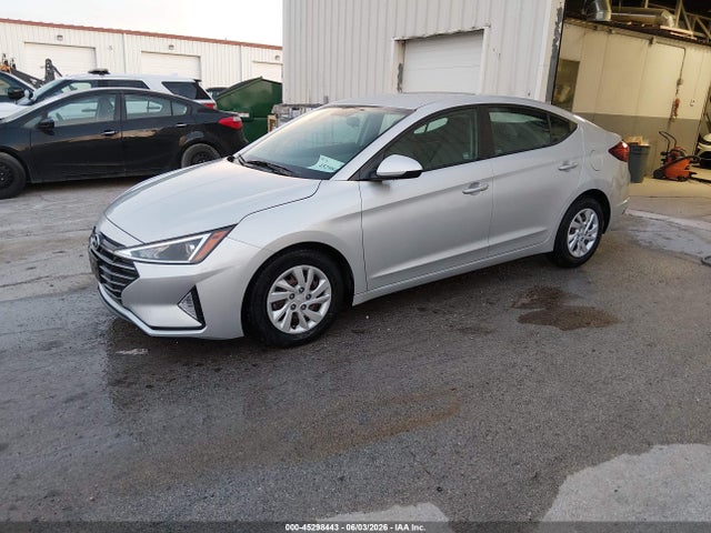 2019 Hyundai ELANTRA SE photo 2