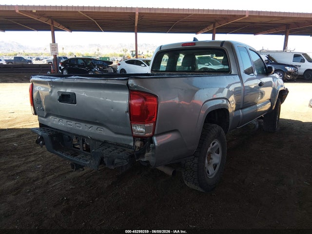 2017 Toyota TACOMA SR — фото 4