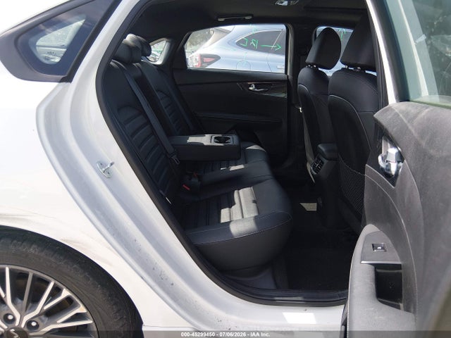 2023 KIA FORTE GT-LINE 8