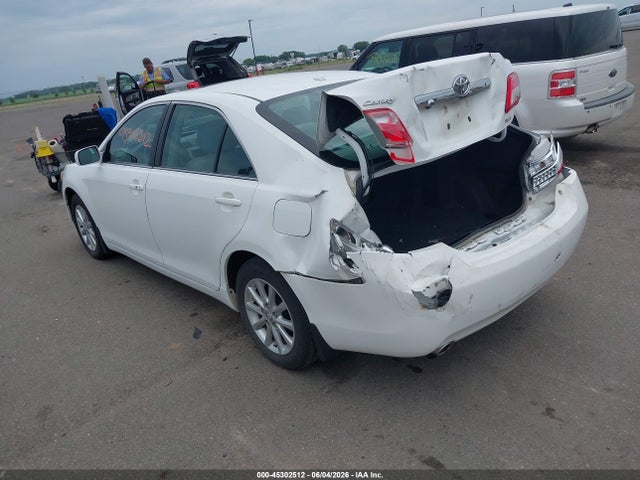 2011 Toyota CAMRY XLE V6 photo 3