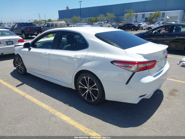2018 Toyota CAMRY SE photo 3