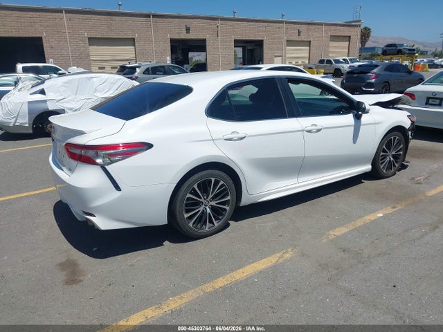 2018 Toyota CAMRY SE photo 4