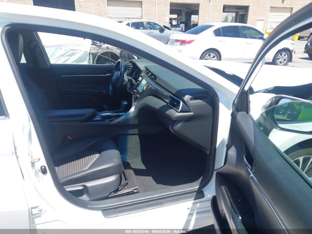 2018 Toyota CAMRY SE photo 5