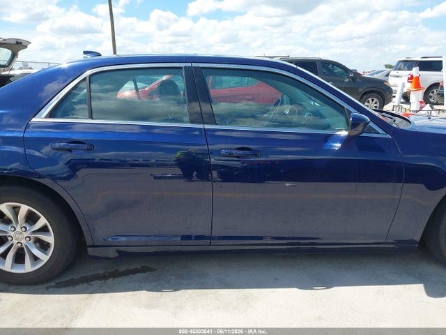 2016 Chrysler 300 LIMITED — миниатюра 13
