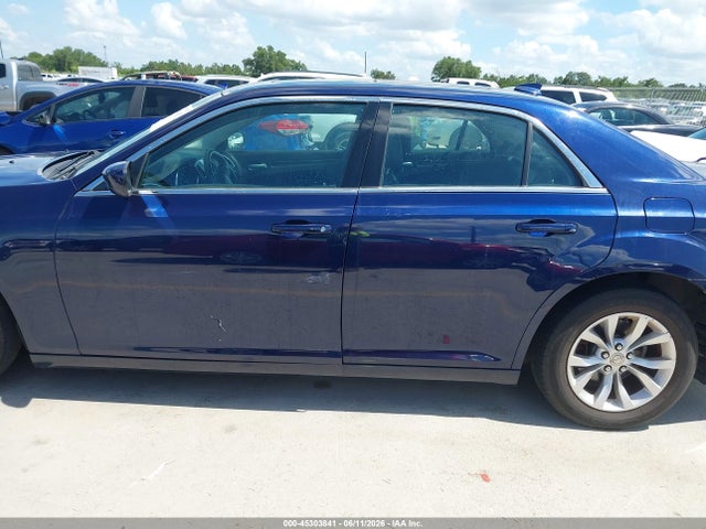 2016 Chrysler 300 LIMITED — миниатюра 14