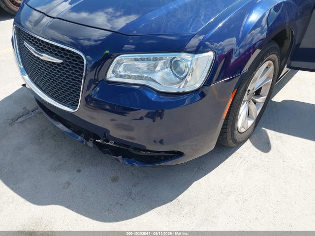 صورة 6 لـ 2016 Chrysler 300 LIMITED