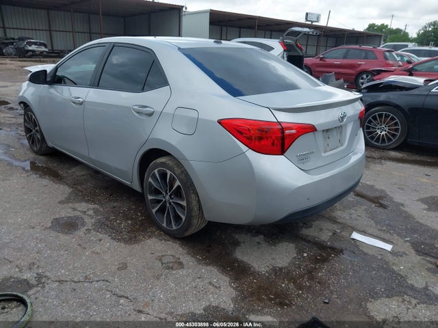 2017 Toyota COROLLA SE photo 3