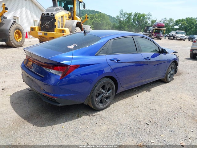 صورة 4 لـ 2023 Hyundai ELANTRA SEL