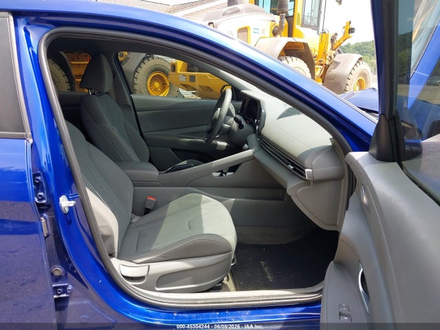 صورة 5 لـ 2023 Hyundai ELANTRA SEL