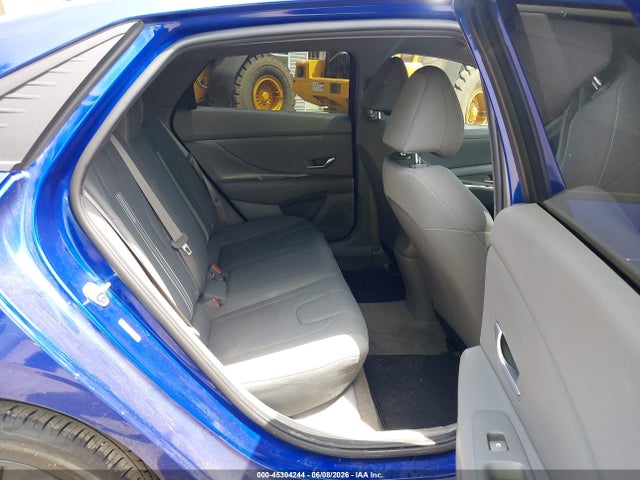 صورة 8 لـ 2023 Hyundai ELANTRA SEL