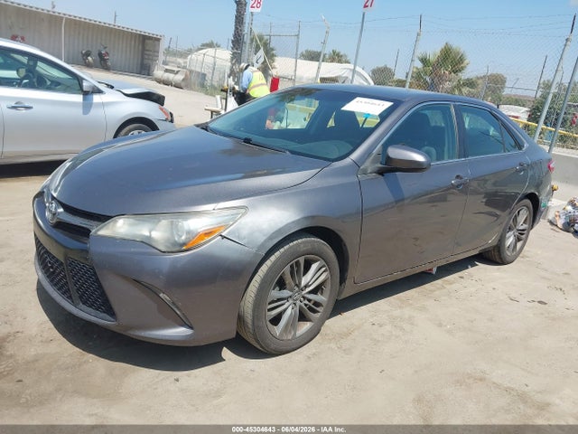 2017 Toyota CAMRY SE photo 2