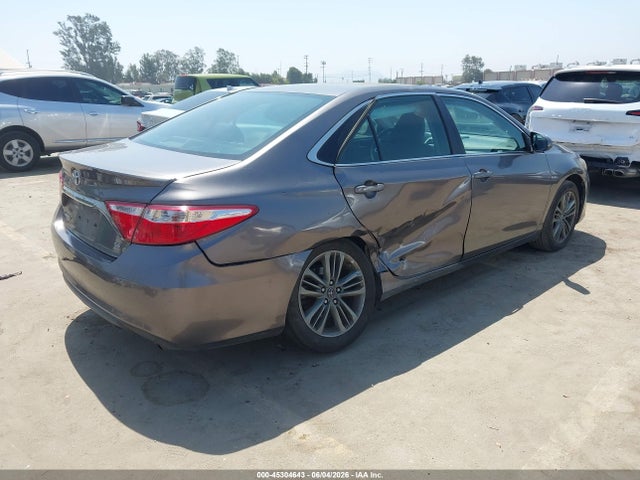 2017 Toyota CAMRY SE photo 4