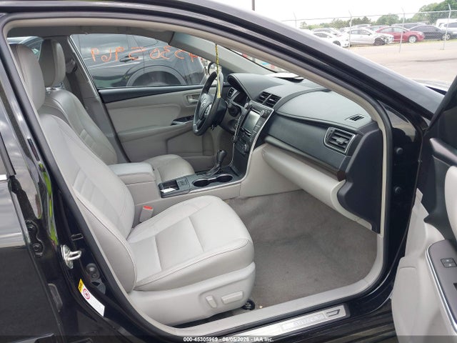 2017 Toyota CAMRY XLE photo 5