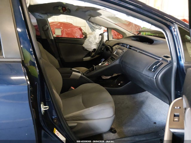 صورة 5 لـ 2015 Toyota PRIUS TWO